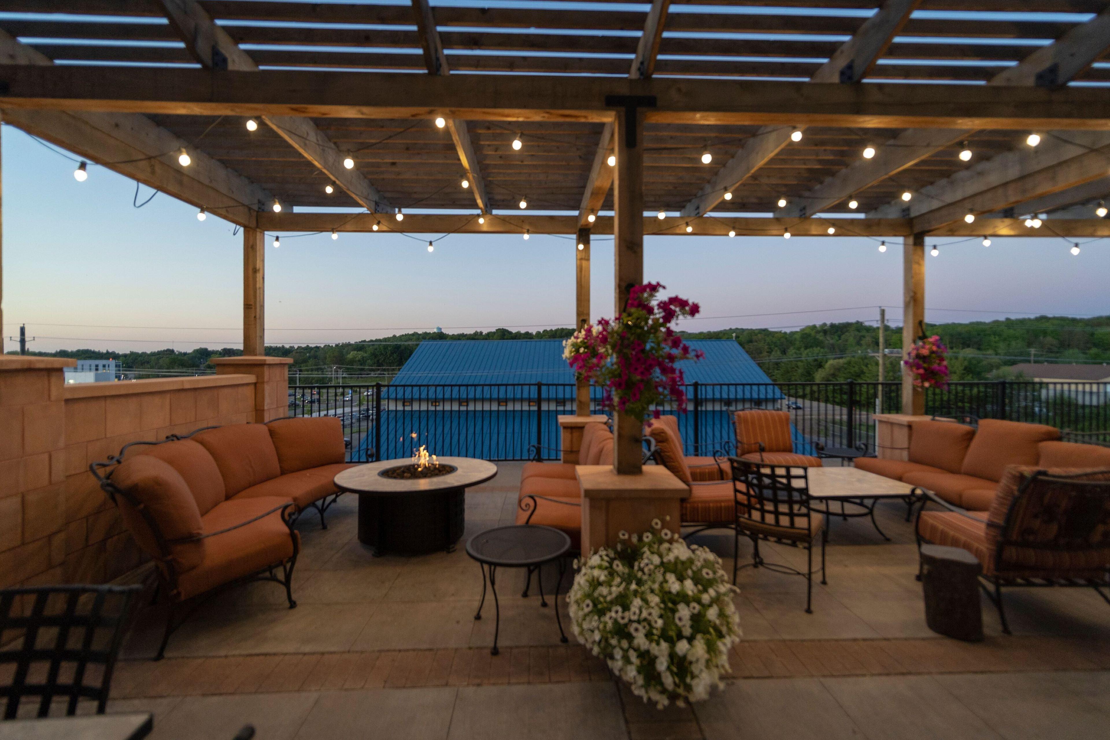 Staybridge Suites Marquette By Ihg Buitenkant foto