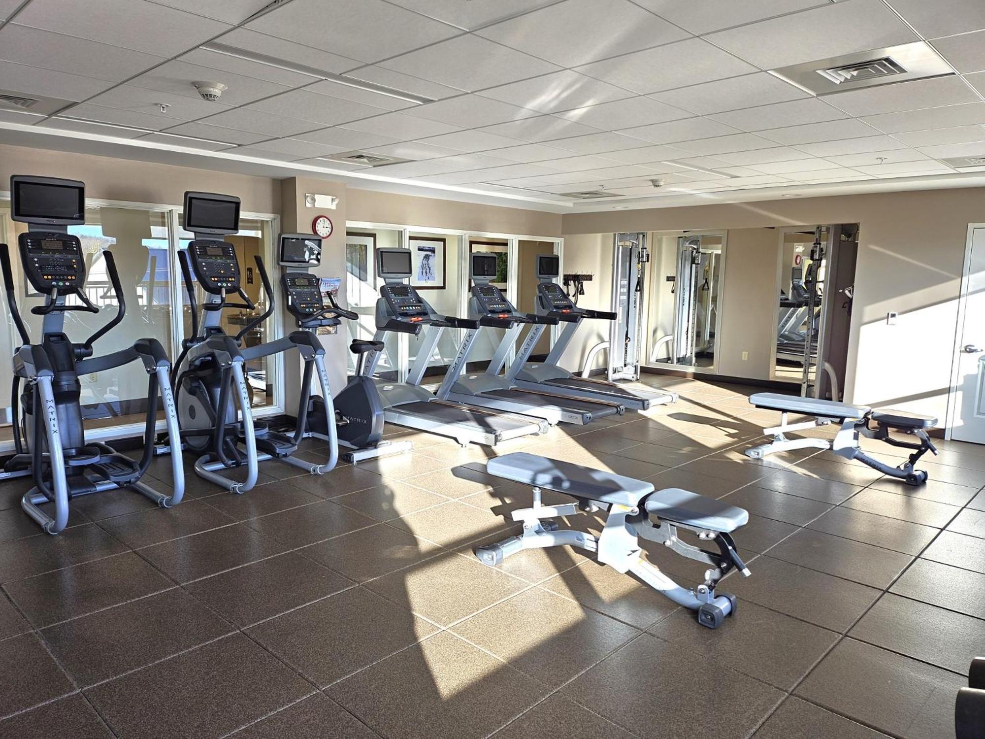 Staybridge Suites Marquette By Ihg Buitenkant foto