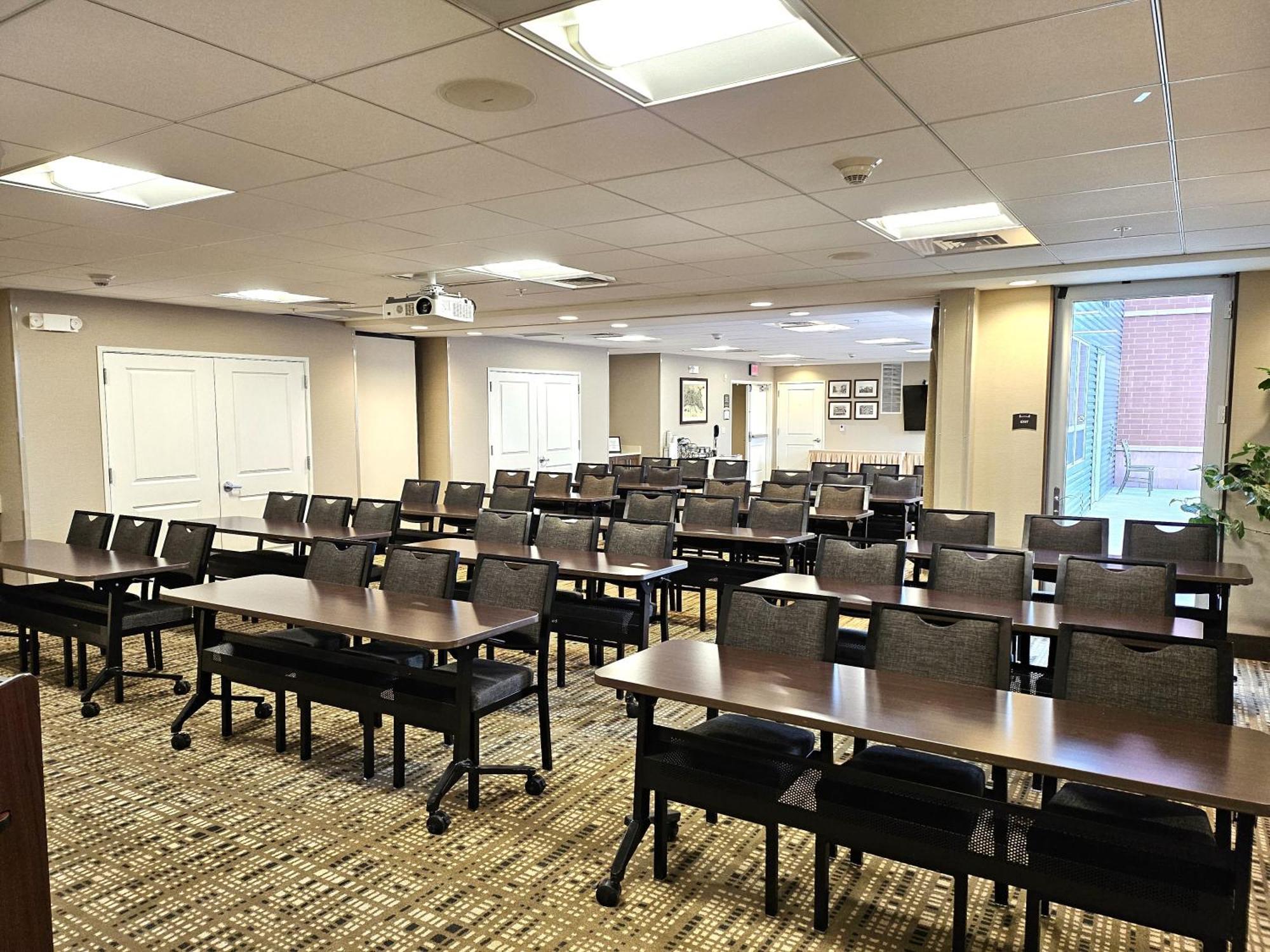 Staybridge Suites Marquette By Ihg Buitenkant foto