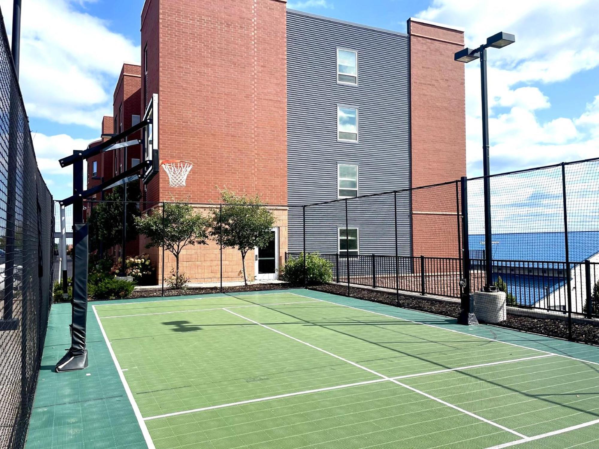 Staybridge Suites Marquette By Ihg Buitenkant foto